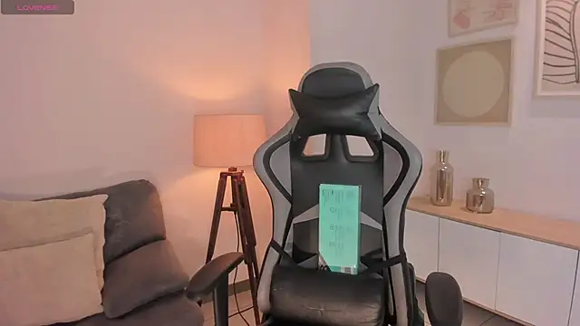EllaClark online show from October 3, 6:27 pm