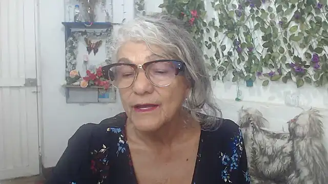 FunnyGrandma online show from December 15, 12:18 am