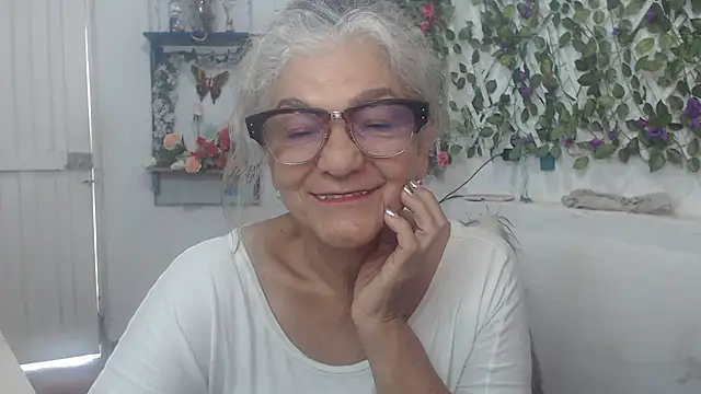 FunnyGrandma online show from December 19, 4:13 pm