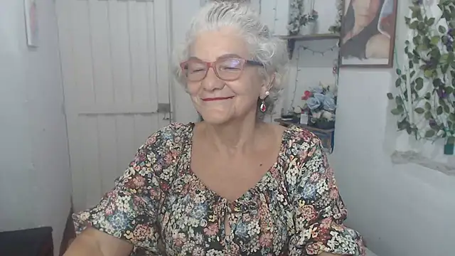 FunnyGrandma online show from September 18, 1:40 am