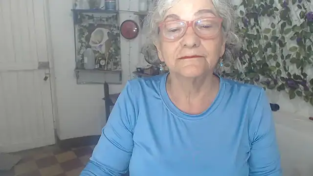 Snapshot of FunnyGrandma chatting on February 21, 11:50 pm FunnyGrandma online show from February 21, 11:50 pm