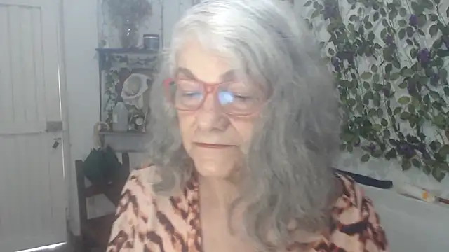 Snapshot of FunnyGrandma chatting on February 23, 12:57 pm FunnyGrandma online show from February 23, 12:57 pm