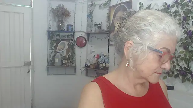 Snapshot of FunnyGrandma chatting on March 1, 5:15 pm FunnyGrandma online show from March 1, 5:15 pm