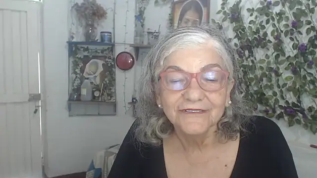 Snapshot of FunnyGrandma chatting on March 2, 3:19 pm FunnyGrandma online show from March 2, 3:19 pm
