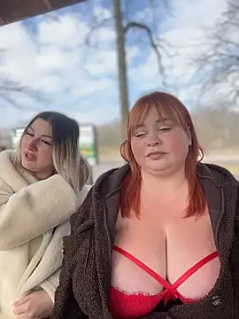 Snapshot of Model9798 chatting on March 3, 10:21 am Model9798 online show from March 3, 10:21 am