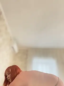 Snapshot of Model9798 chatting on March 20, 7:24 am Model9798 online show from March 20, 7:24 am