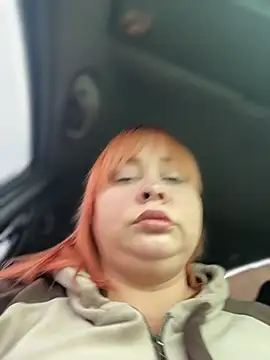 Snapshot of Model9798 chatting on April 2, 8:23 am Model9798 online show from April 2, 8:23 am