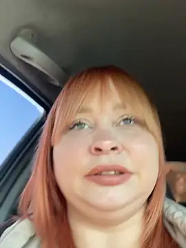 Snapshot of Model9798 chatting on April 15, 6:31 am Model9798 online show from April 15, 6:31 am