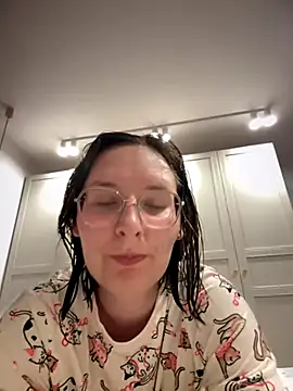 The Snowwhitee online show from October 4, 6:28 pm