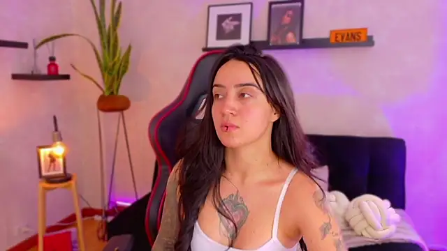 EmmyEvans1 online show from February 21, 7:37 pm