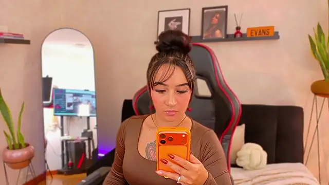 EmmyEvans1 online show from February 23, 7:44 pm