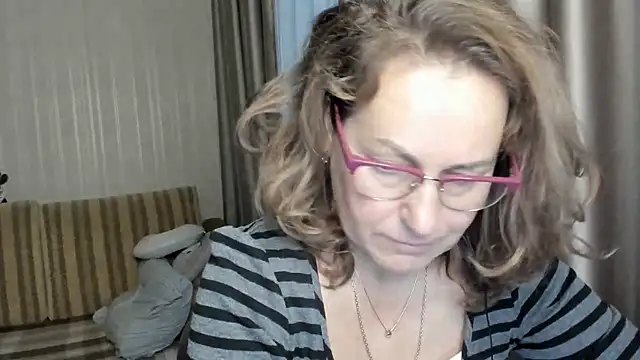 lauraoven online show from December 20, 7:44 am