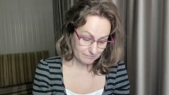 lauraoven online show from December 24, 12:55 pm
