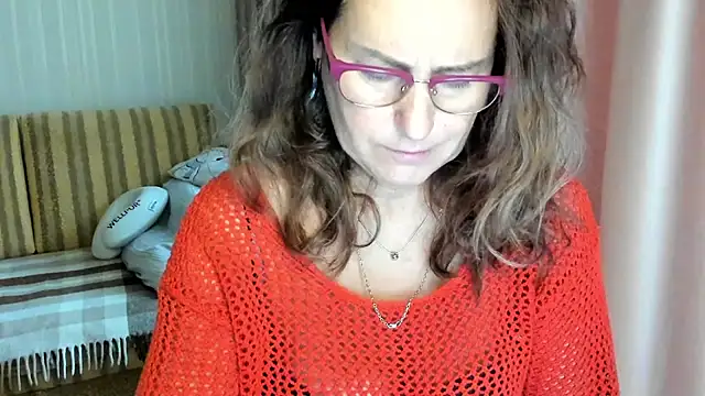 lauraoven online show from October 14, 8:15 am