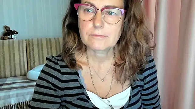 lauraoven online show from October 18, 8:15 am