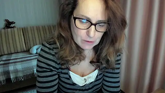 lauraoven online show from March 10, 2:44 pm