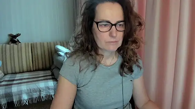 lauraoven online show from March 14, 8:31 am