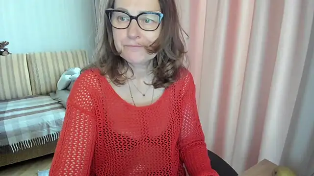 Snapshot of lauraoven chatting on May 2, 1:05 pm lauraoven online show from May 2, 1:05 pm