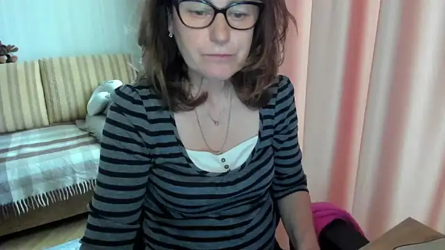 Snapshot of lauraoven chatting on May 3, 9:59 am lauraoven online show from May 3, 9:59 am