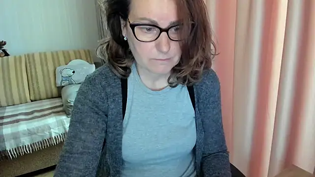 Snapshot of lauraoven chatting on May 8, 7:46 am lauraoven online show from May 8, 7:46 am