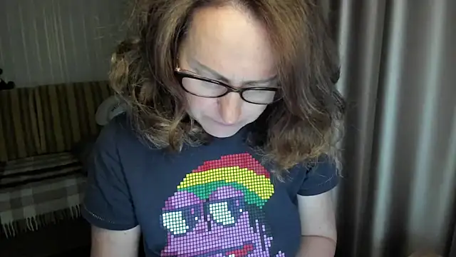 Snapshot of lauraoven chatting on May 13, 6:27 pm lauraoven online show from May 13, 6:27 pm