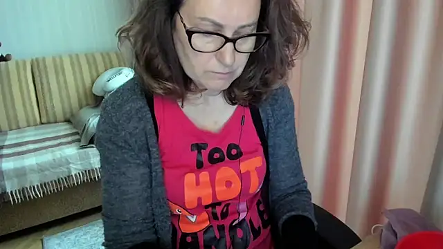 Snapshot of lauraoven chatting on May 14, 7:59 am lauraoven online show from May 14, 7:59 am