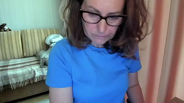 Snapshot of lauraoven chatting on May 20, 6:41 am lauraoven online show from May 20, 6:41 am