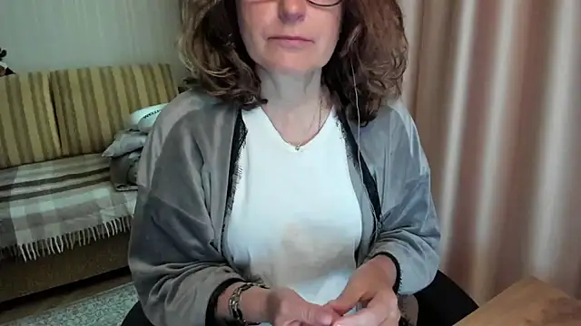 Snapshot of lauraoven chatting on May 30, 7:49 am lauraoven online show from May 30, 7:49 am