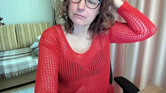 Snapshot of lauraoven chatting on May 31, 7:48 am lauraoven online show from May 31, 7:48 am