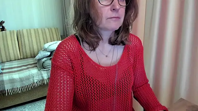 Snapshot of lauraoven chatting on June 2, 7:32 am lauraoven online show from June 2, 7:32 am