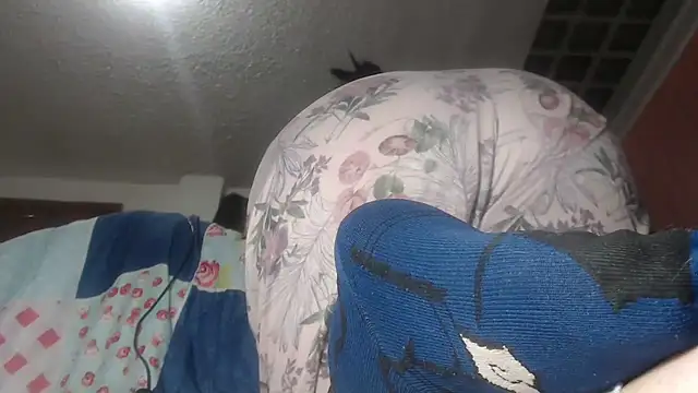 Snapshot of prettyangelsquirt chatting on January 7, 3:14 am prettyangelsquirt online show from January 7, 3:14 am
