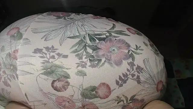 Snapshot of prettyangelsquirt chatting on January 19, 3:18 am prettyangelsquirt online show from January 19, 3:18 am