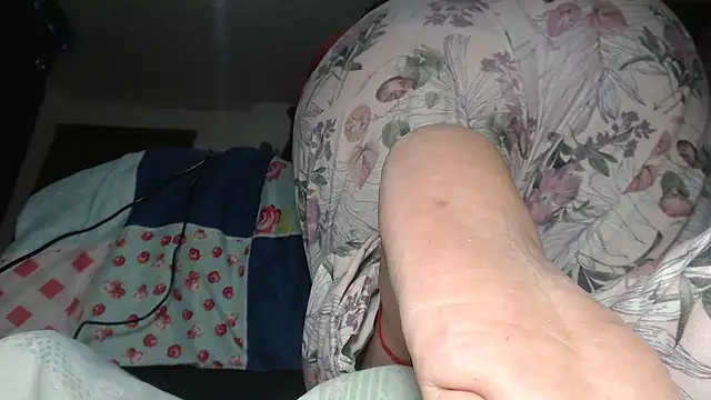 Snapshot of prettyangelsquirt chatting on January 19, 2:17 pm prettyangelsquirt online show from January 19, 2:17 pm