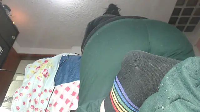 Snapshot of prettyangelsquirt chatting on January 22, 11:21 pm prettyangelsquirt online show from January 22, 11:21 pm