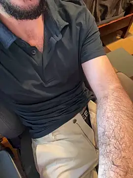 Snapshot of JohnnyBigShot chatting on May 28, 8:17 pm JohnnyBigShot online show from May 28, 8:17 pm