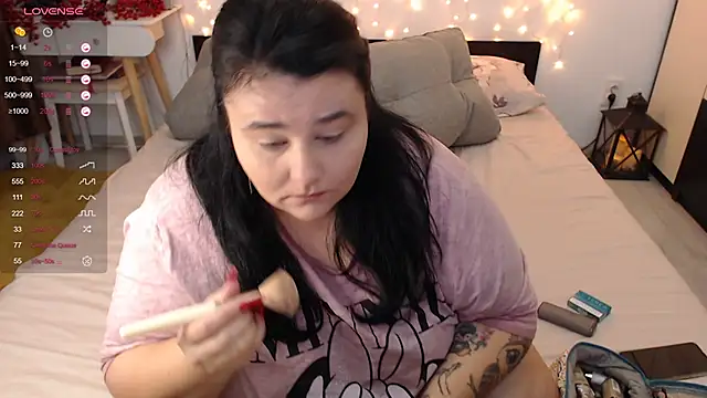 Snapshot of naughtykiss chatting on December 8, 4:35 am naughtykiss online show from December 8, 4:35 am