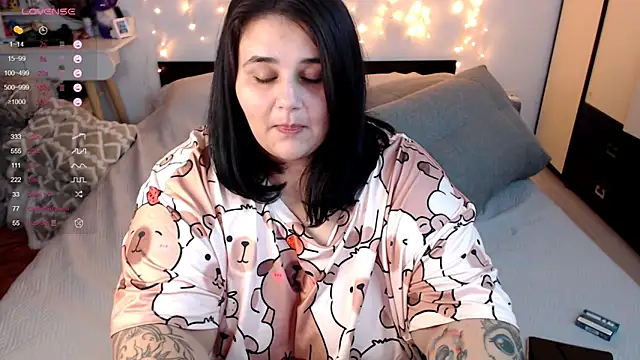 Snapshot of naughtykiss chatting on October 15, 4:45 am naughtykiss online show from October 15, 4:45 am