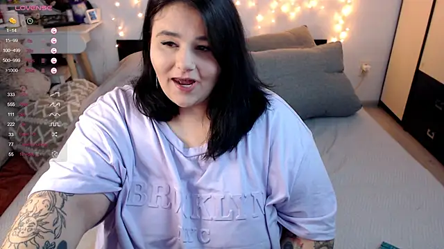 Snapshot of naughtykiss chatting on October 19, 4:57 am naughtykiss online show from October 19, 4:57 am