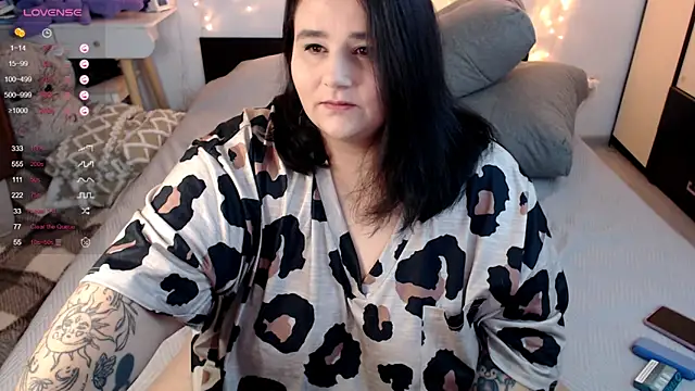 Snapshot of naughtykiss chatting on October 25, 5:48 am naughtykiss online show from October 25, 5:48 am