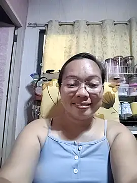 Snapshot of asianwet4u chatting on March 8, 6:21 am asianwet4u online show from March 8, 6:21 am