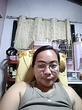 Snapshot of asianwet4u chatting on March 13, 2:01 pm asianwet4u online show from March 13, 2:01 pm