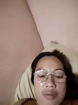 Snapshot of asianwet4u chatting on March 19, 10:42 pm asianwet4u online show from March 19, 10:42 pm