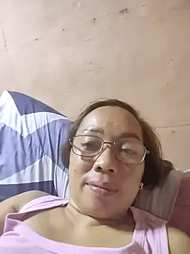 Snapshot of asianwet4u chatting on October 18, 11:00 am asianwet4u online show from October 18, 11:00 am