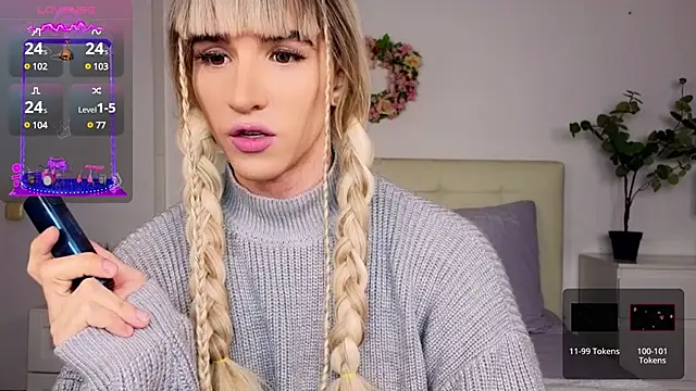 Snapshot of HelenSpellman chatting on December 5, 2:42 am HelenSpellman online show from December 5, 2:42 am