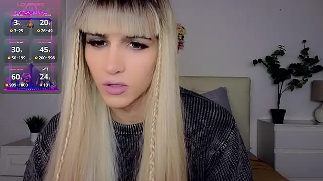 Snapshot of HelenSpellman chatting on December 11, 5:32 am HelenSpellman online show from December 11, 5:32 am