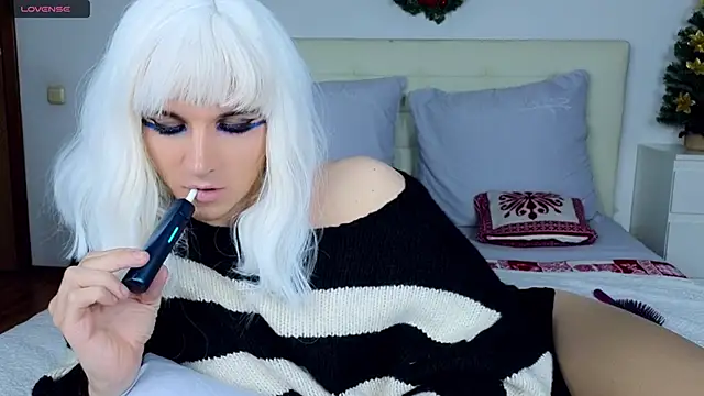 Snapshot of HelenSpellman chatting on January 9, 8:34 am HelenSpellman online show from January 9, 8:34 am