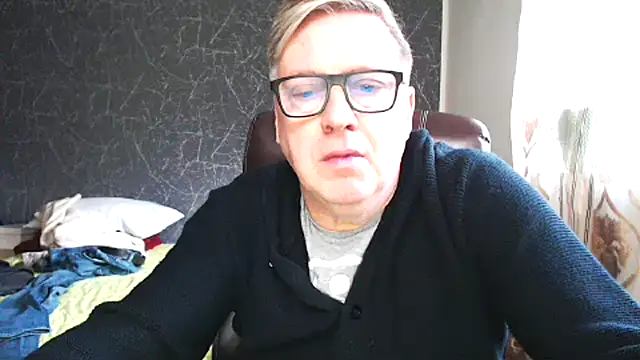 Snapshot of RobertStripX chatting on February 7, 2:47 pm RobertStripX online show from February 7, 2:47 pm