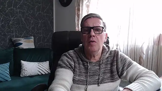 Snapshot of RobertStripX chatting on March 2, 12:12 pm RobertStripX online show from March 2, 12:12 pm