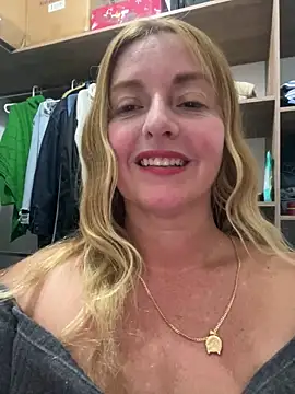 Snapshot of moniquerainx chatting on June 19, 2:16 am moniquerainx online show from June 19, 2:16 am
