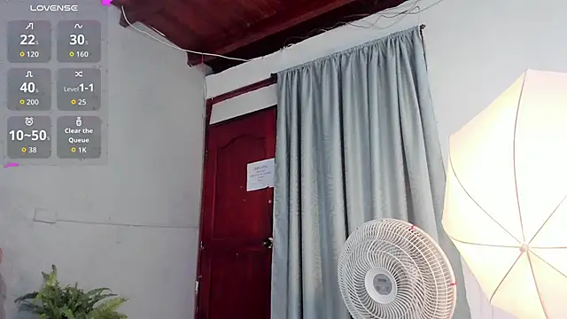 Snapshot of niky_doll_ chatting on September 17, 1:35 pm niky doll online show from September 17, 1:35 pm